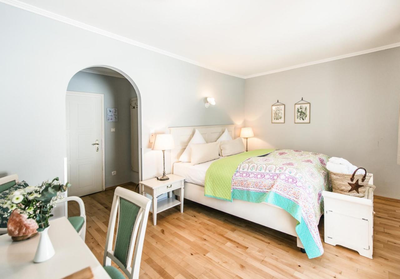 Biohotel Schlossgut Oberambach Εξωτερικό φωτογραφία